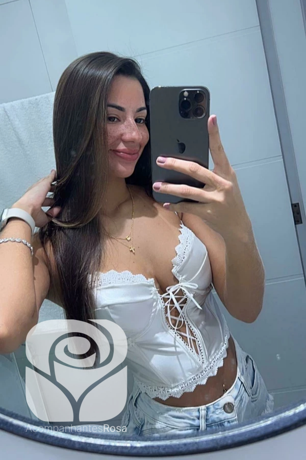 Acompanhantes Lisboa. Acompanhantes de Luxo Lisboa. Foto da Acompanhante de Luxo Júlia Carioca 910899323. Atualmente disponível Lisboa | Picture Verified Escort